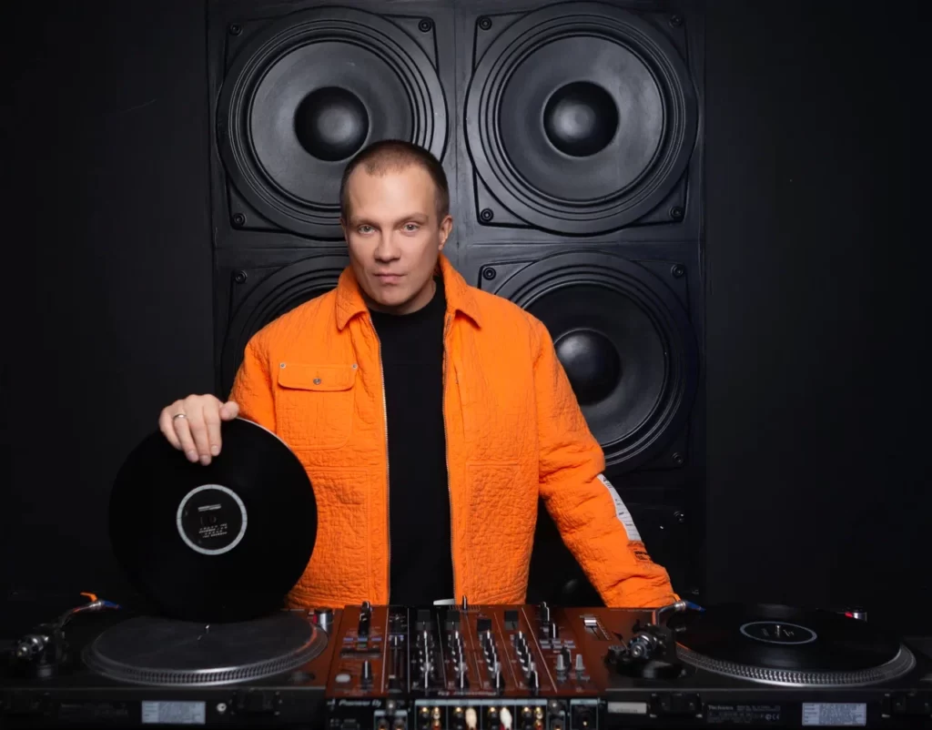 DJ GROOVE